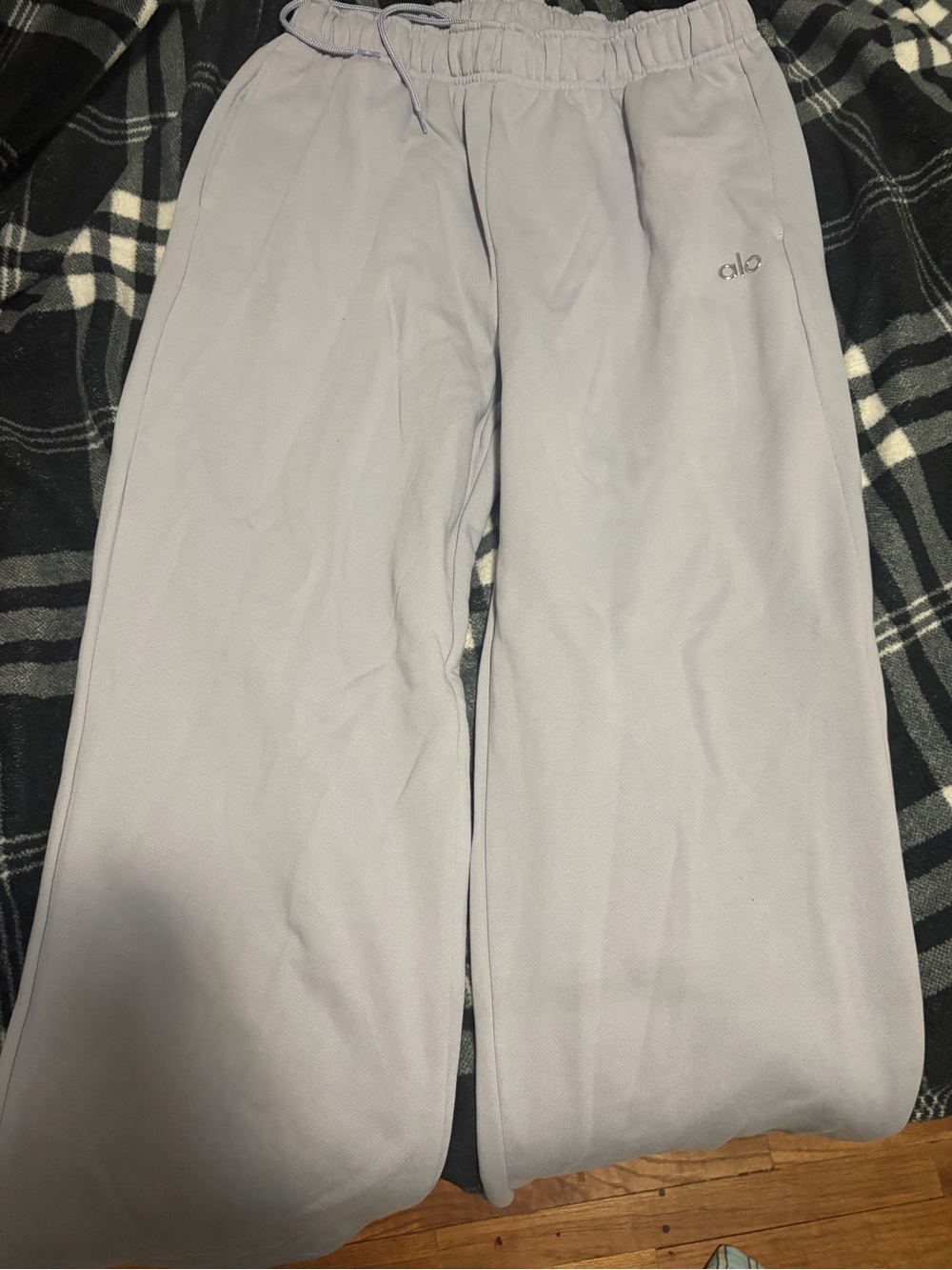 ALO ACCOLADE STRAIGHT LEG SWEATPANTS- winter frost